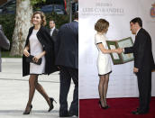 Muy sonriente y presumiendo de piernas, así llegaba este martes Doña Letizia a su cita con el Premio Luis Carandell de periodismo parlamentario. Un acto al que acudió con un minidress más propio del verano que del otoño firmado por su diseñador de cabecera. Al menos sí que se puso medias y también un abrigo que luego se quitó cuando entró en el Senado. (Foto: Carlos Alvarez / Fotonoticias / Getty Images Entertainment / WireImage / Getty Images).