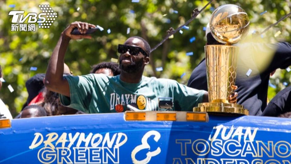 勇士前鋒「嘴綠」格林（Draymond Green）表示，湖人就算有厄文（Kyrie Irving）加盟仍打不贏勇士。（圖／達志影像美聯社）