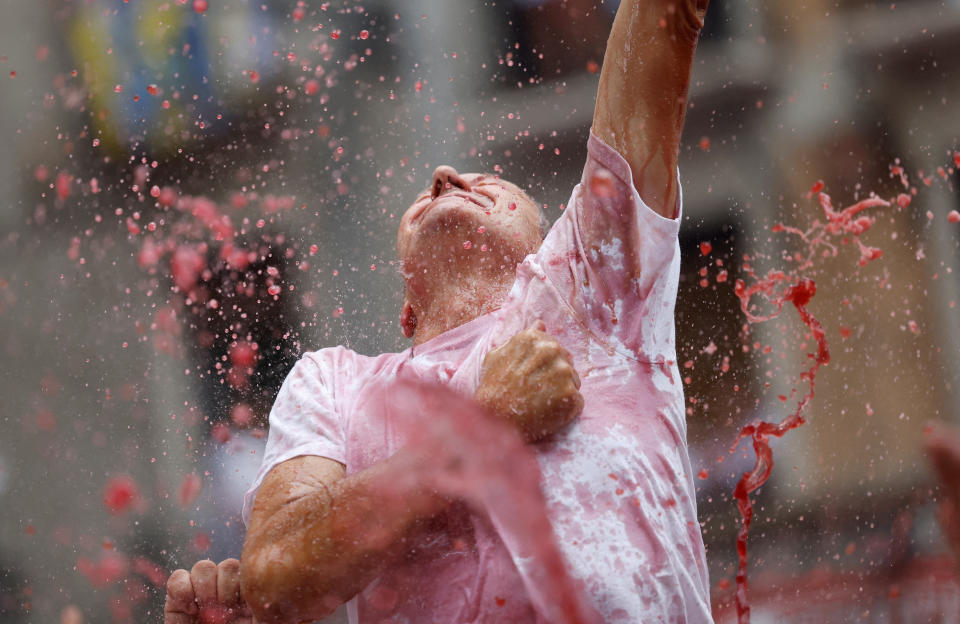 <p>Pamplona vuelve a celebrar sus Sanfermines tras tres años sin ellos por la pandemia. Y es que la última edición que se celebró fue en 2019. (REUTERS/Juan Medina)</p> 