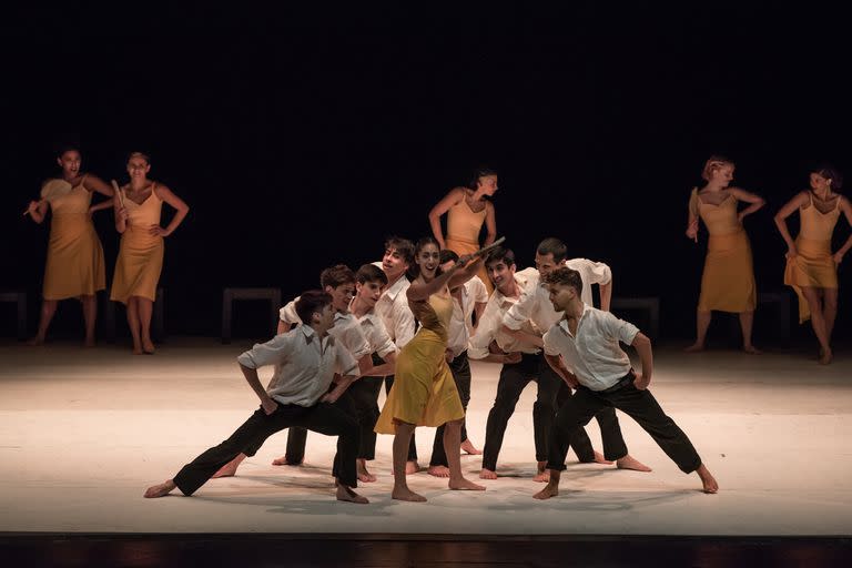 El Taller de Danza Contemporánea del Teatro San Martín participó de la gala con un fragmento de 
