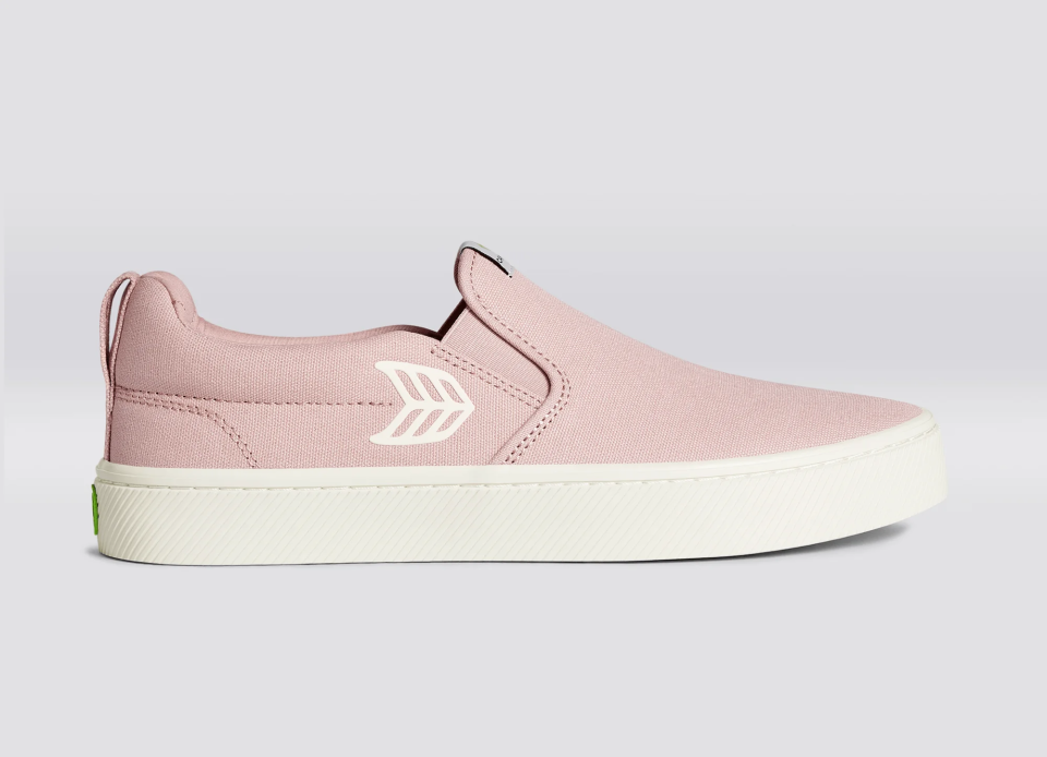 Cariuma Women's Slip-On Sneakers in Rose