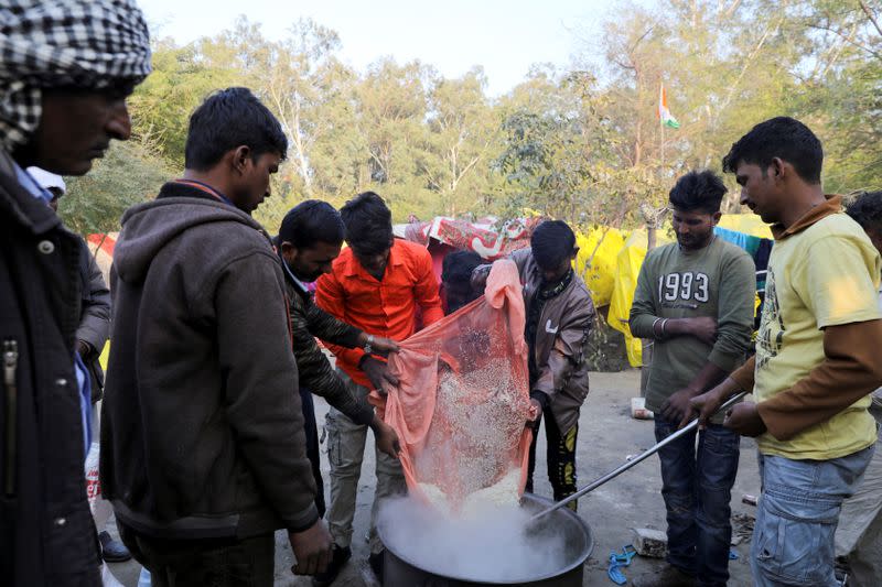 The Wider Image: Living on the edge, Pakistani Hindus still feel safer in India