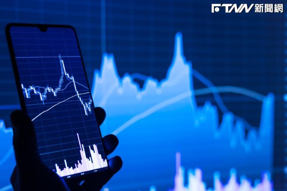 投信連日來不斷買超中信金、聯電、日月光投控，這3檔留在00940成分股機會高。(示意圖／Unsplash)