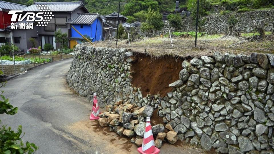 四國發生6.4地震，大分縣石牆損毀。（圖／達志影像美聯社）