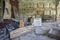 <p>A piano in Ukraine. (Photo: Romain Thiery/Caters News) </p>