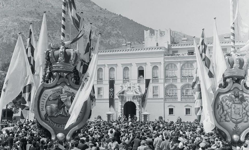 crowds standing outside of the royal palace