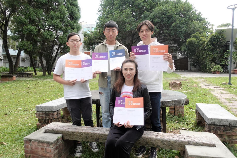指導學生獲獎件數最多的助理教授洪逸安（右下）認為參加國際競賽可增加信心。