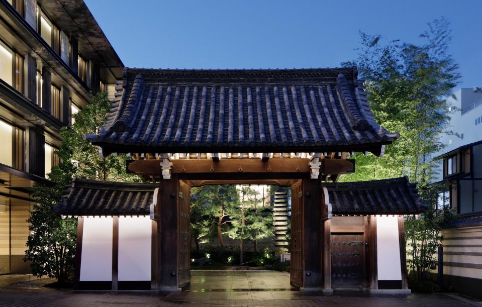 The Kajiimiya Gate built in 1703 for the original Mitsui residence has been restored and welcomes guests onto the property.