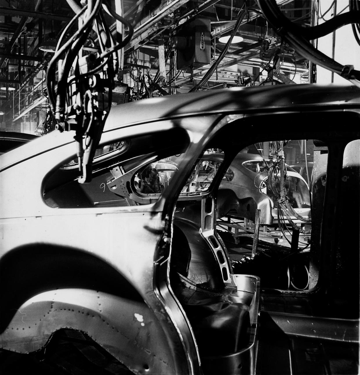 Section of body of car on assembly line at Nash Automobile Factory, November 1, 1950.