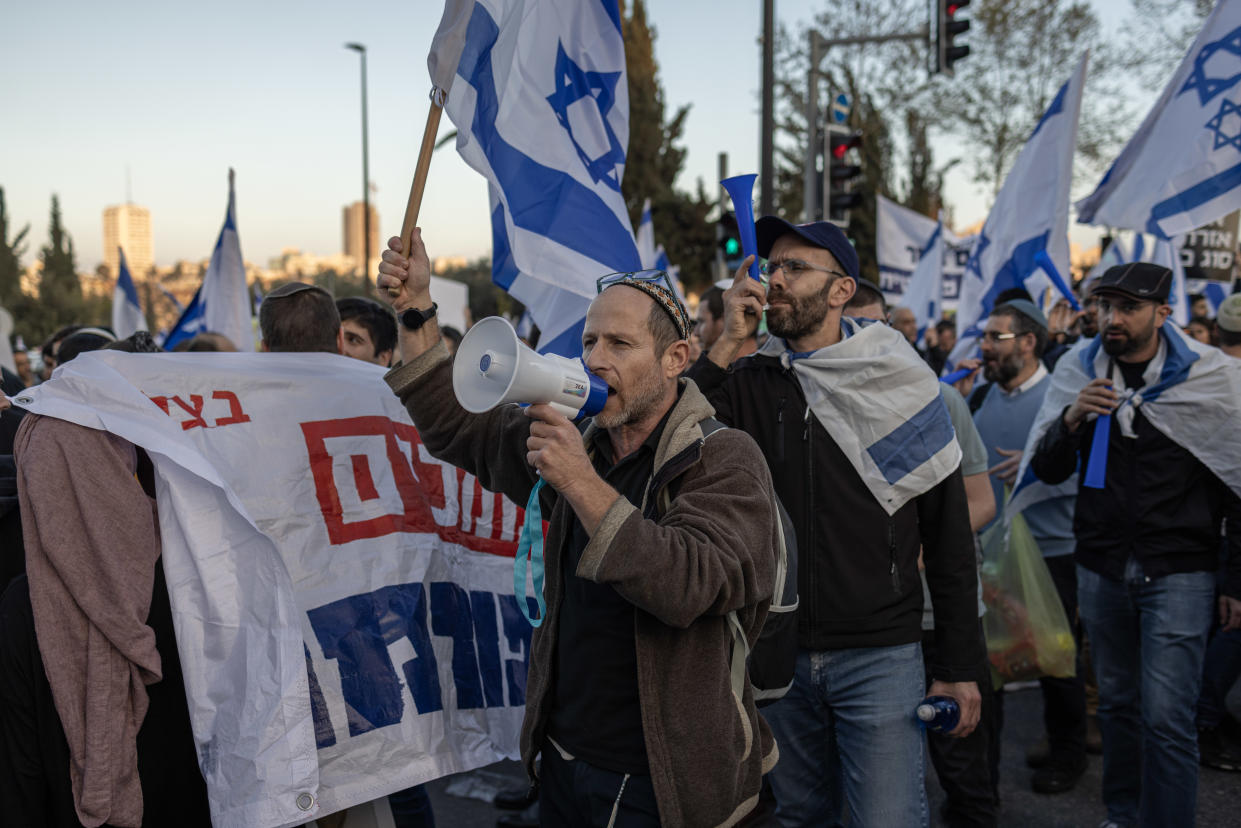 Manifestaciones en apoyo a los intentos del gobierno de Netanyahu de reformar el poder judicial, en Jerusalén el 27 de marzo de 2023. (Avishag Shaar-Yashuv/The New York Times)

