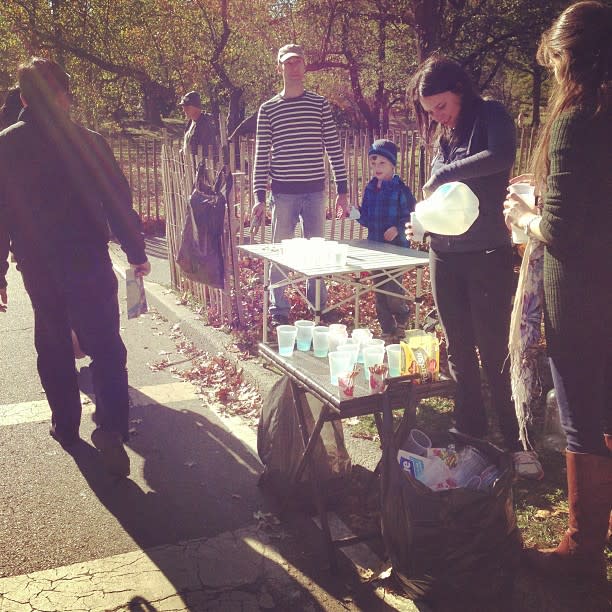 Who needs a sponsor to provide an aid station? Runners and supporters do it best.