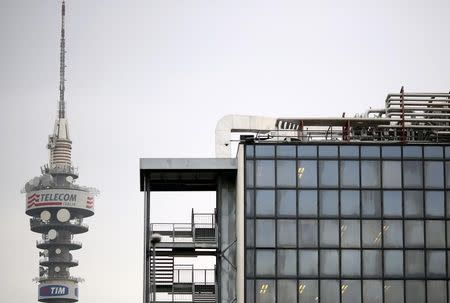 A Telecom Italia tower (L) is pictured in Rome, December 20, 2013. REUTERS/Alessandro Bianchi