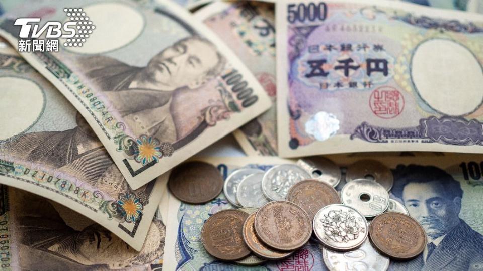 日銀宣布終結負利率政策後日幣持續走弱。（示意圖／shutterstock達志影像）