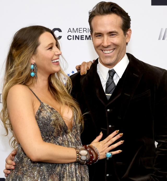 Pregnant Blake Lively Left The Thirstiest Comment On Husband Ryan Reynoldss Dance Video 