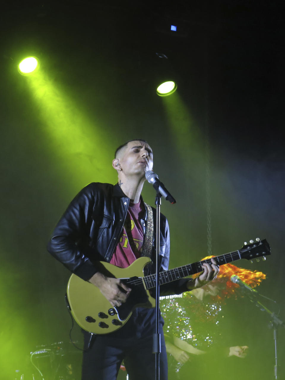 El cantautor chileno Alex Anwandter se presenta en concierto en la Ciudad de México el 12 de noviembre de 2023. (Foto AP/Berenice Bautista)