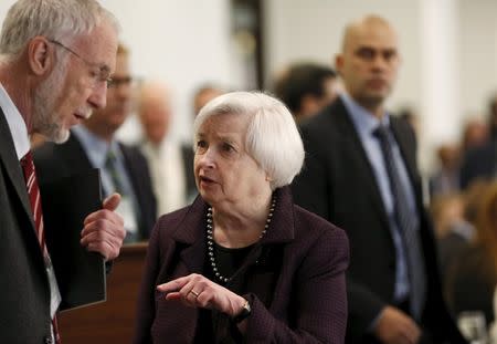 U.S. Federal Reserve Chair Janet Yellen (C) arrives for a luncheon at the Federal Reserve in San Francisco, California March 27, 2015. REUTERS/Robert Galbraith