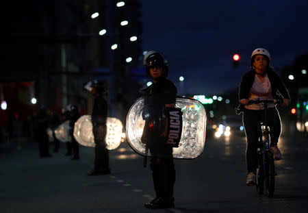 Police officers stand guard as Chinese supporters of China's President Xi Jinping wait for him ahead of the G20 leaders summit in Buenos Aires, Argentina November 29, 2018. REUTERS/Marcos Brindicci