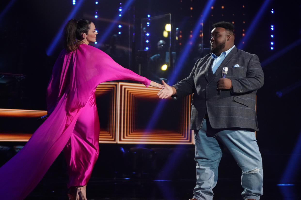 Katharine McPhee and Willie Spence duet on 'American Idol.' (Photo: Eric McCandless via Getty Images)