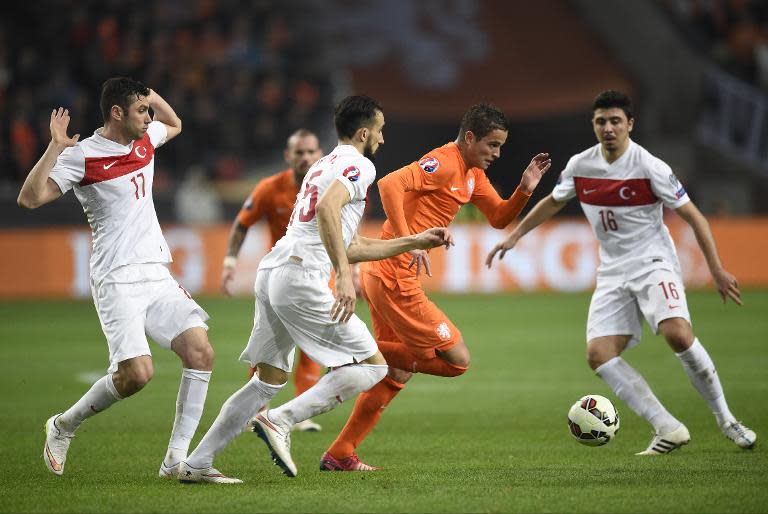 Turkey's midfielder Mehmet Topal (2nd L) vies with Dutch Forward Ibrahim Afellay (2nd R) during the Euro 2016 qualifying round football match on March 28, 2015 in Amsterdam