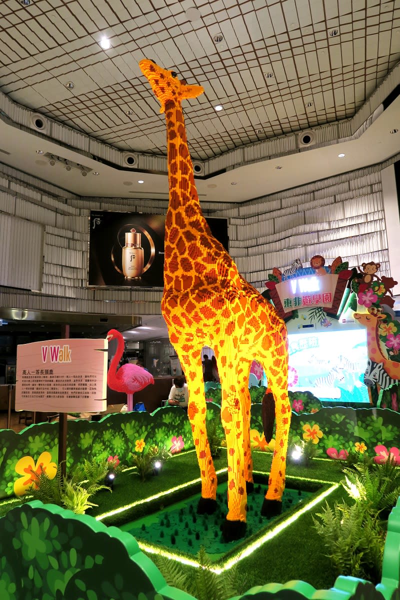 場內設有6隻超巨型草原動物，當中包括香港最高、約3米的「高人一等長頸鹿」，很吸睛！
