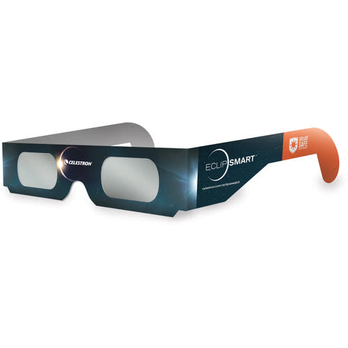 Celestron EclipSmart Solar Eclipse-Brille auf weißem Hintergrund