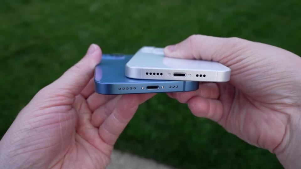 iPhone 14與iPhone 13（藍）的外型設計幾乎相同。（圖／翻攝自iupdate YouTube）