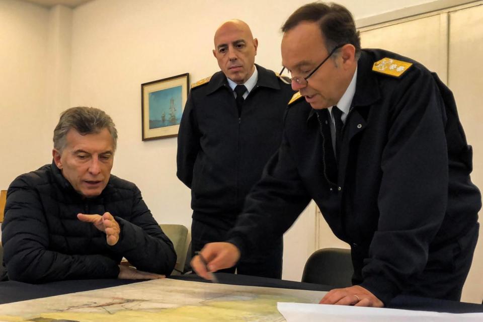 Argentina's President Mauricio Macri (left) talks to navy chiefs about the search operation (REUTERS)