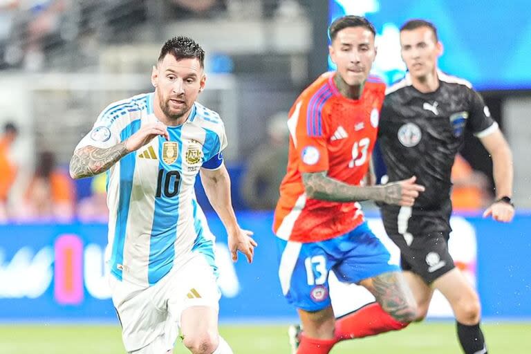 Lionel Messi se calzó la cinta de capitán y la selección argentina se impuso ante Chile (Foto: Instagram @afaseleccion)