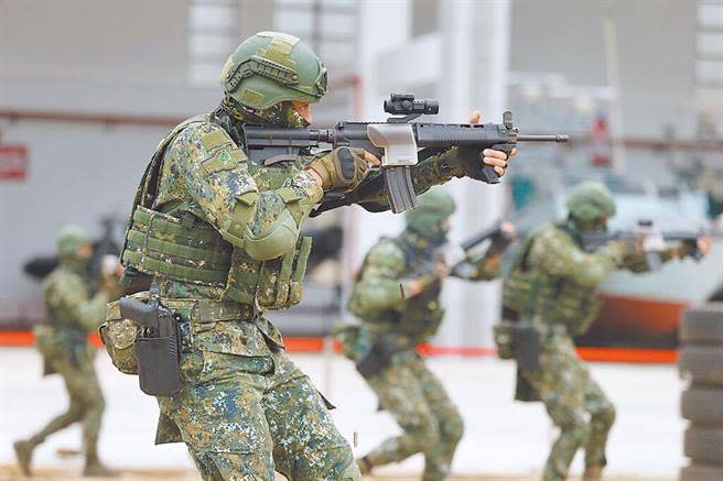 國民黨立委馬文君19日說，近日陸軍下令志願役官兵一年內要訓練到能長跑10公里，訓練標準直逼特戰部隊，她認為，其可行性仍待研議，會請國防部再提出評估報告。（本報資料照片）