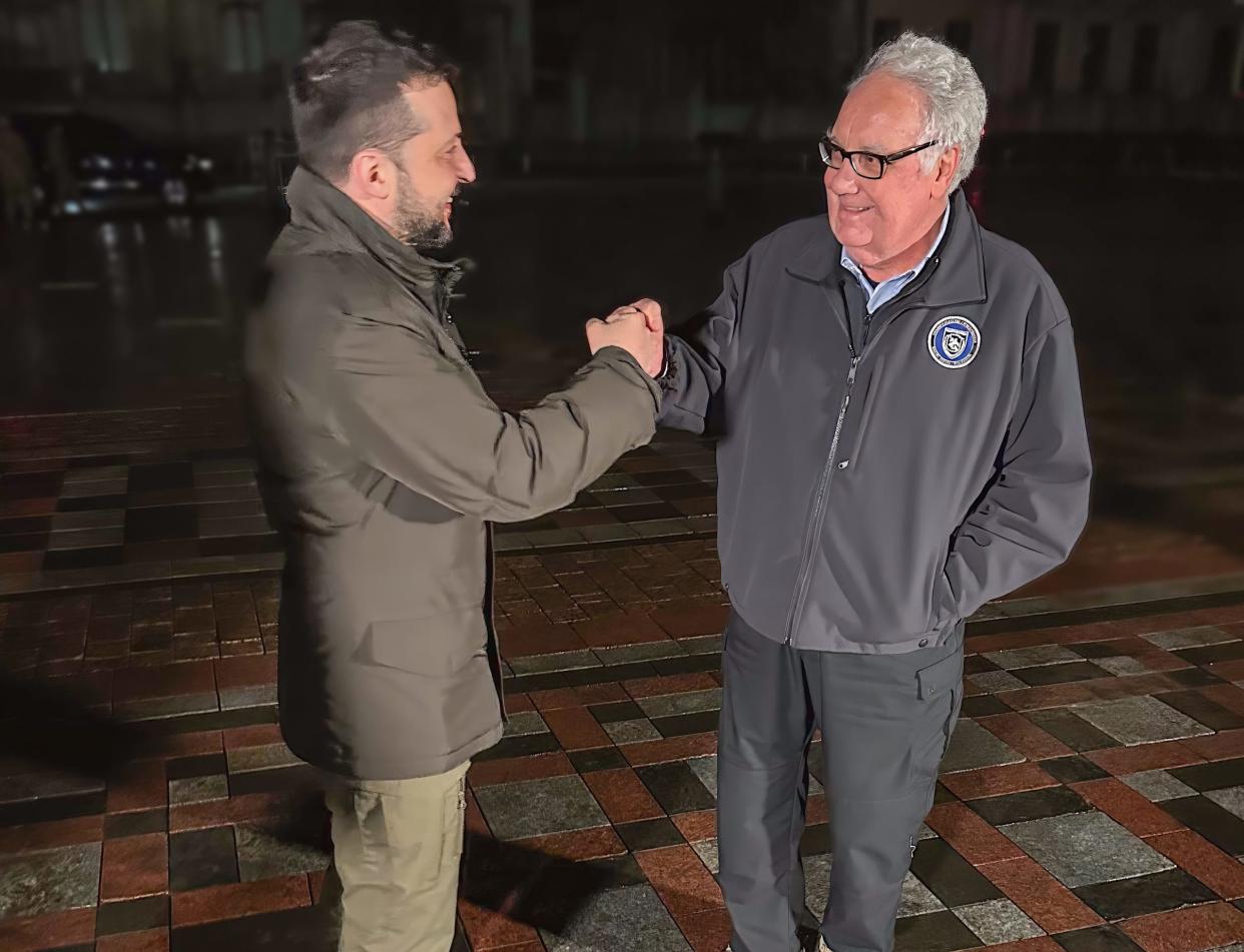 Der ukrainische Präsident Volodymyr Zelenskyy und Howard Buffett in Kiew, Ukraine. - Copyright: The Howard G. Buffett Foundation