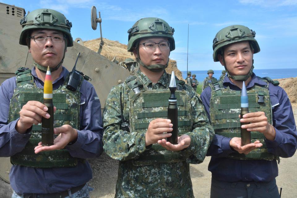 美國務院宣布對台軍售30公厘機砲彈藥。（由左至右為MK238高爆、MK928穿甲彈、MK239訓練彈）資料照片