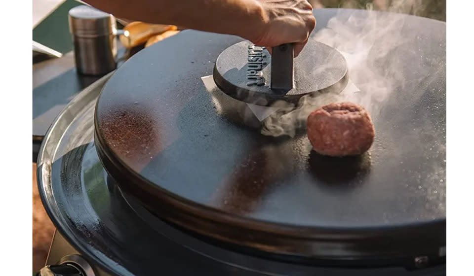 Convierte a tu papá en el “hombre de la plancha” este verano con la ayuda de Cuisinart. (Foto: Amazon)