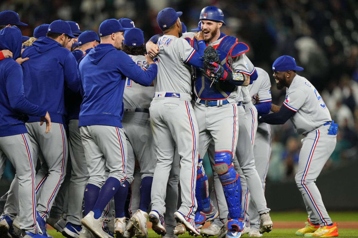 Mets players reacted to backlash over thumbs-down celebration for fans