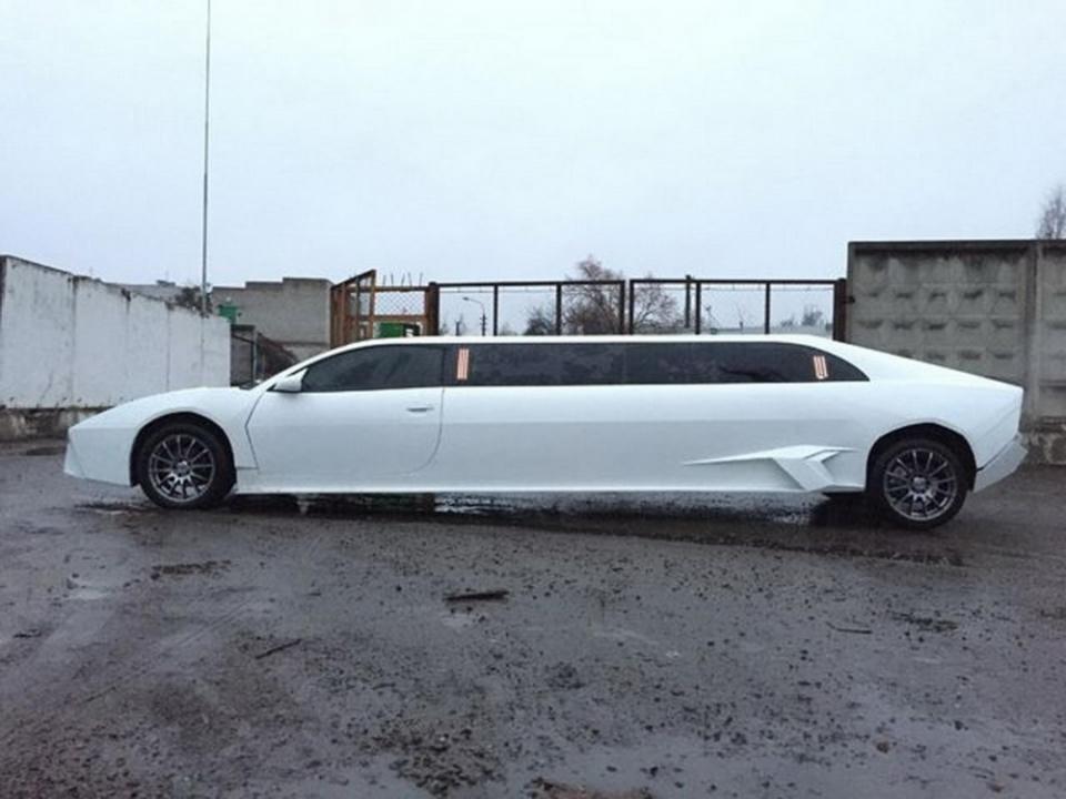 全球「最長」超跑就是它！烏克蘭「VIP-Lim」推出Lamborghini Reventon稀有「超長」複刻版，車身居然快10公尺（內附動態影片）