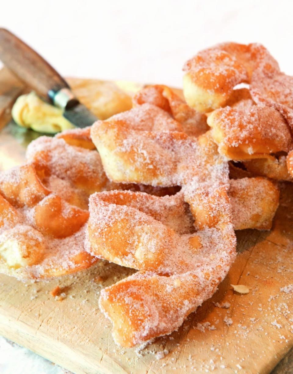 Crispy Orange-Flavored Alentejo Pastries