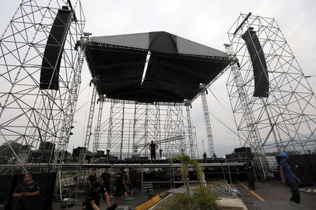 Workers set up a platform for the upcoming concert "Venezuela Aid Live" at Tienditas cross-border bridge between Colombia and Venezuela in Cucuta, Colombia February 20, 2019. REUTERS/Luisa Gonzalez