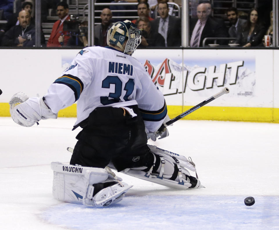 San Jose Sharks goalie Antti Niemi watches Los Angeles Kings center Tyler Toffoli's goal during the second period in Game 4 of an NHL hockey first-round playoff series in Los Angeles, Thursday, April 24, 2014. (AP Photo/Chris Carlson)