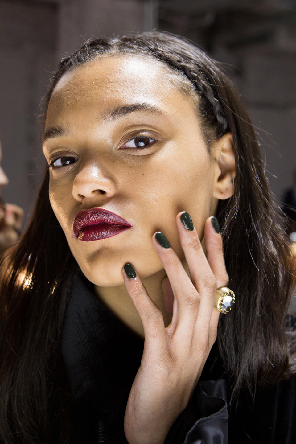 <p>To highlight the rich velvet, silk, and sheer fabric selections, a combination of Zoya colors were selected. Lead manicurist Naomi Gonzalez perfected an “edgy magic” nail look using a custom blend called Alchemy (a green mixture of Willa and Shawn) and Courtney (a deep red). (Photo: Imaxtree) </p>