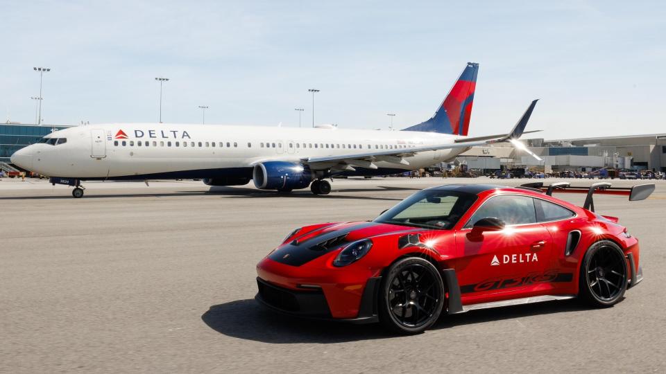 Delta Is Using a Porsche 911 GT3 RS Shuttle for Tight Connections at LAX photo