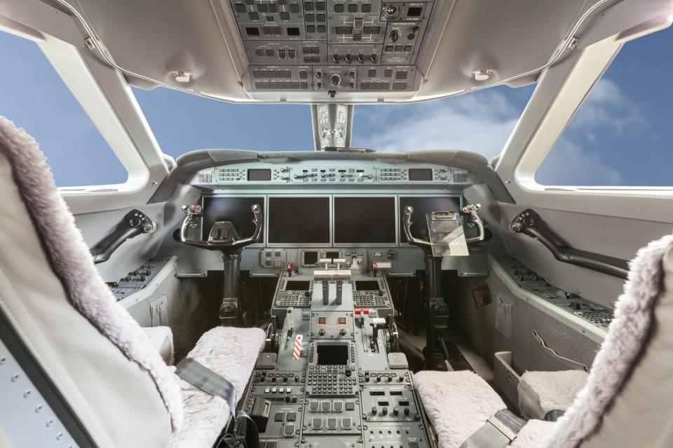 Gulfstream G550 cockpit