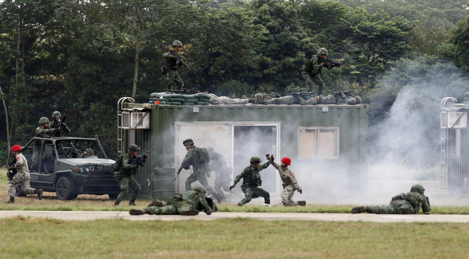 Taiwanese soldiers take part in a military drill in Taoyuan city, northern Taiwan, Tuesday, Oct. 9, 2018. Taiwan’s military conducted a join force exercise at the army base in Tauyuan to test it’s combat readiness and capabilities in the face of China’s military threat.(AP Photo/Chiang Ying-ying)