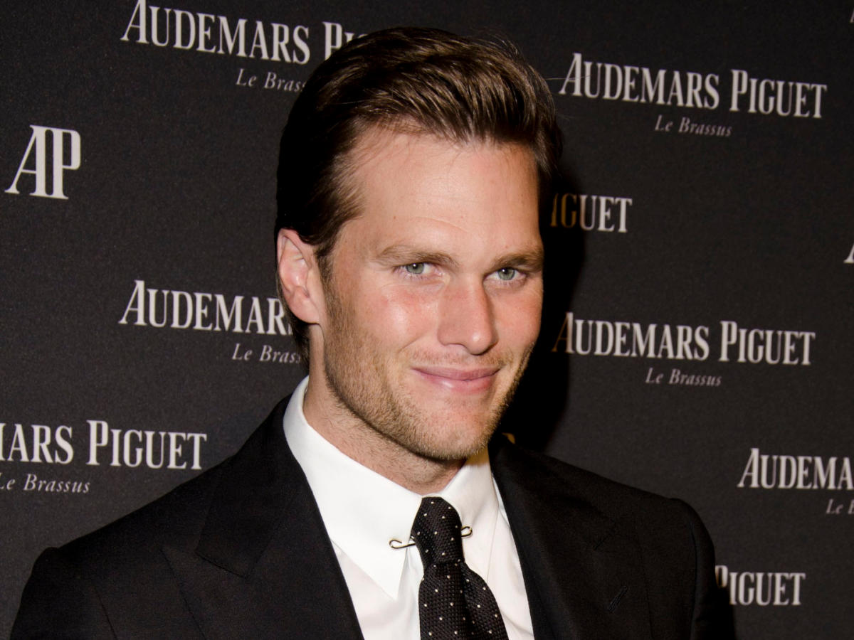 Tom Brady posts underwear photo on Instagram in wild retirement start