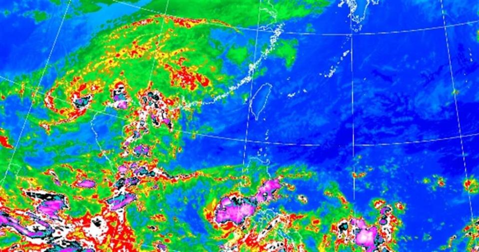 周三、周四（14、15）水氣趨緩，整體雨勢也減少，主要受東北風影響，迎風面偶有短暫陣雨。（氣象局提供）