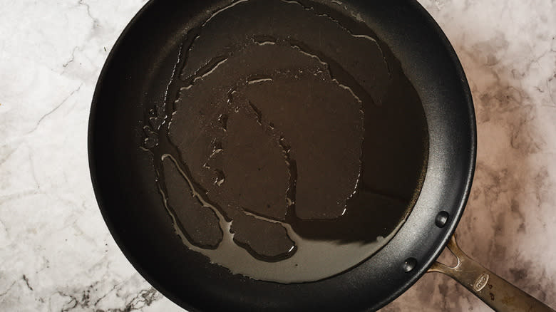 Pan with oil