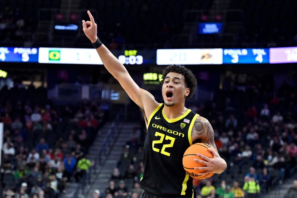 Will Oregon basketball beat South Carolina in the NCAA Tournament? March Madness picks, predictions and odds weigh in on the first-round game.