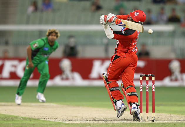 Samuels was later forced to retire hurt when he top-edged a Lasith Malinga delivery into his eye.