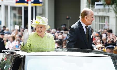 Britain's Queen Elizabeth is driven through Windsor in an open top Range Rover with Prince Philip on her 90th Birthday, in Windsor, Britain April 21, 2016. REUTERS/John Stillwell/Pool