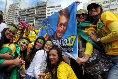 Supporters of Jair Bolsonaro, far-right lawmaker and presidential candidate of the Social Liberal Party (PSL), attend a demonstration in Rio de Janeiro, Brazil October 21, 2018. REUTERS/Sergio Moraes