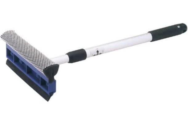 You'll finally be able to clean those hard-to-reach surfaces thanks to this handy telescopic squeegee! It's ideal for shower doors and large windows.