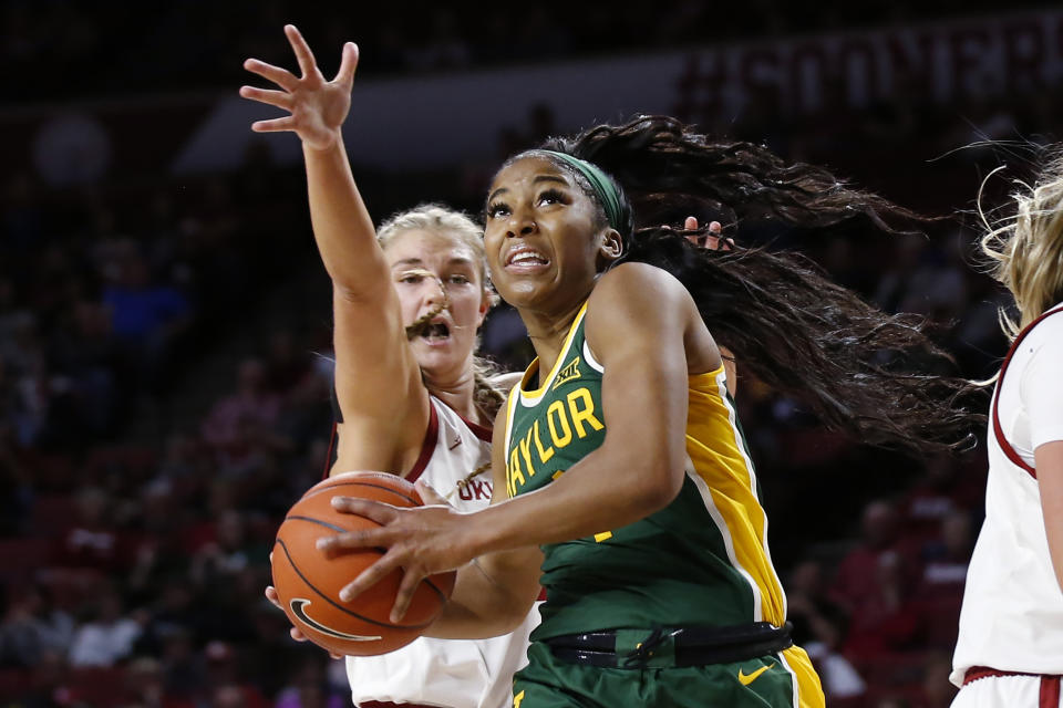 Baylor guard Te'a Cooper, center right, drives past Oklahoma guard Gabby Gregory, left, in the first half of an NCAA college basketball game in Norman, Okla., Saturday, Jan. 4, 2020. (AP Photo/Sue Ogrocki)